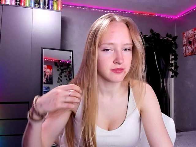 Evelia live cam on BongaCams