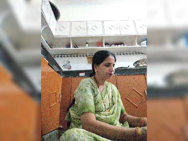 Ahilya8461 live cam on BongaCams
