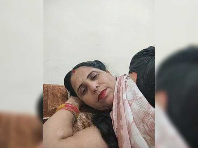 Ahilya8461 live cam on BongaCams