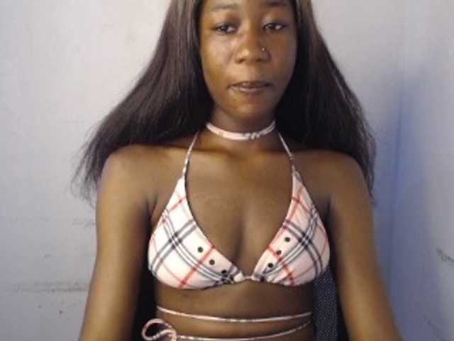 le modèle Nastyfurit est en webcam porno dans un show sur le site bongacams, il possède les tags suivants: Ebony,Brunette,Trimmed