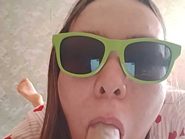 MelaniaMe — live female cam