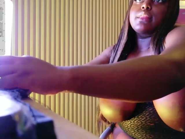 sweetyummychocolate live cam on BongaCams