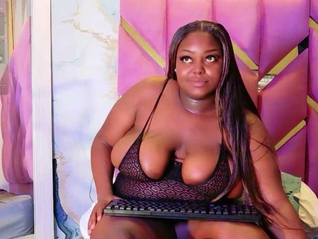 sweetyummychocolate live cam on BongaCams