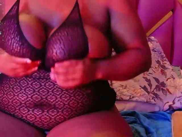 sweetyummychocolate webcam