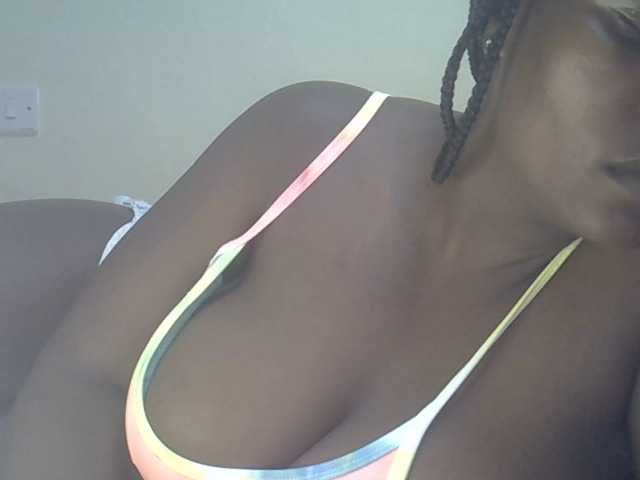 Ava02 live cam on BongaCams