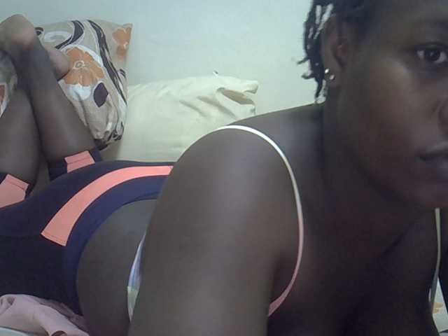 Ava02 live cam on BongaCams