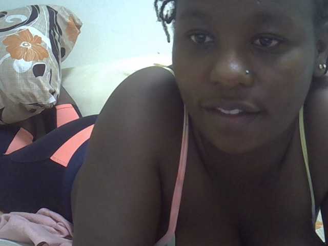 Ava02 live cam on BongaCams