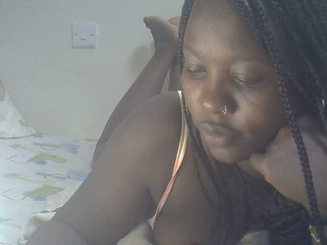 Ava02 live cam on BongaCams