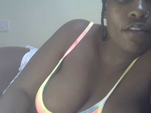 Ava02 — live female cam