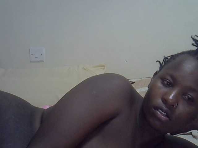 Ava02 live cam on BongaCams
