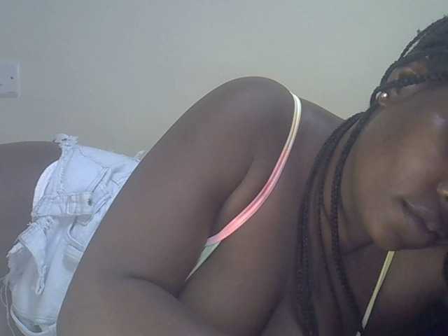 Ava02 live cam on BongaCams