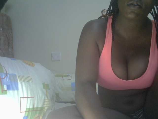 Ava02 live cam on BongaCams