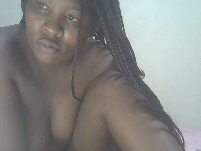 Ava02 live cam on BongaCams