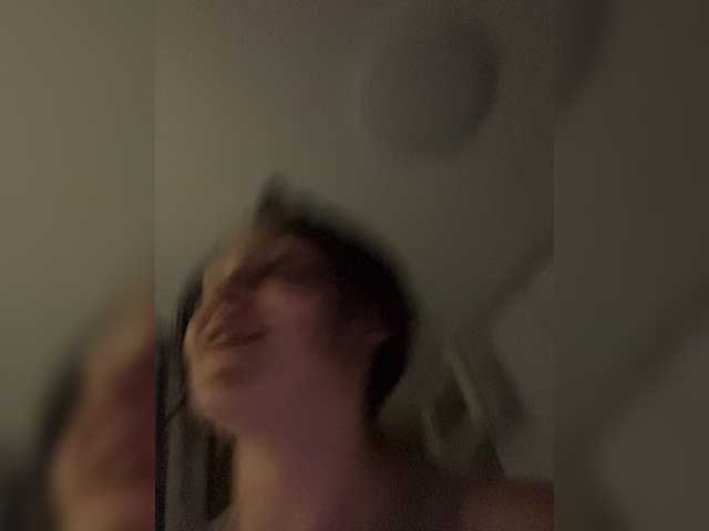 mimimiKMilkK live cam on BongaCams