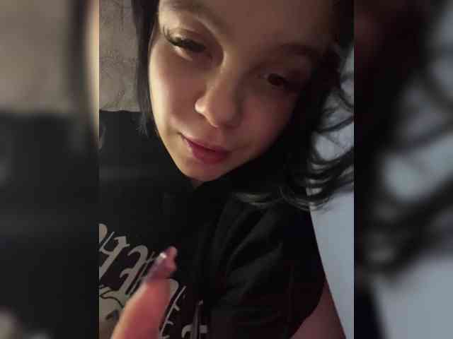 mimimiKMilkK webcam