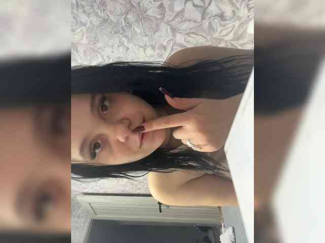 mimimiKMilkK live female cam on bongacams