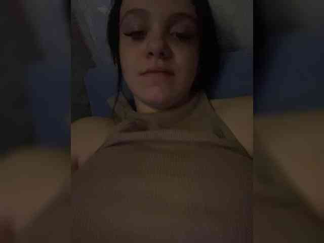 mimimiKMilkK webcam