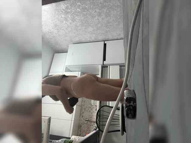 mimimiKMilkK live female cam on bongacams