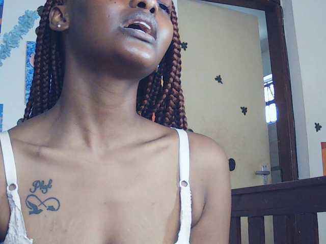 Ariadne- live cam on BongaCams