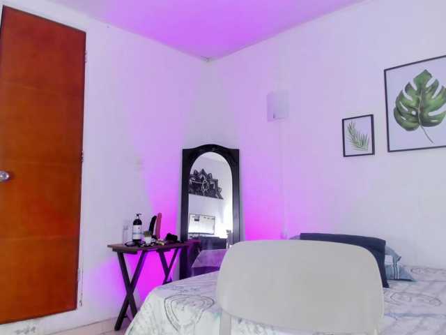 EvelinJons live cam on BongaCams