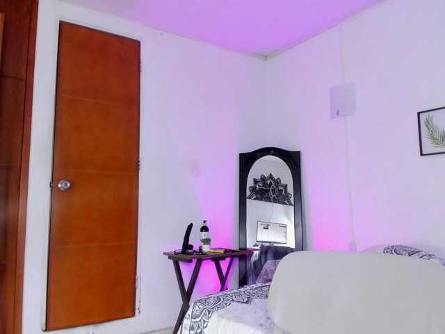 EvelinJons live cam on BongaCams