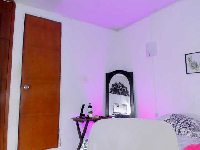 EvelinJons live cam on BongaCams