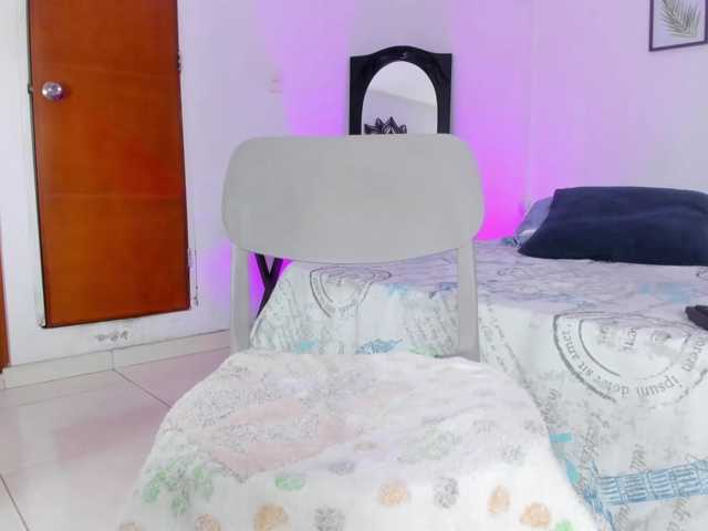 EvelinJons live cam on BongaCams