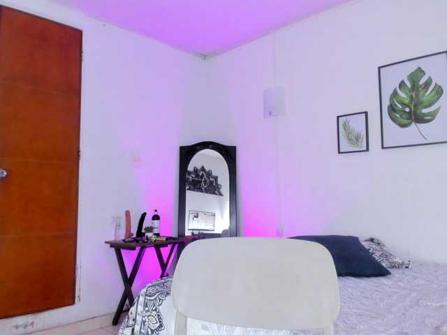 EvelinJons live cam on BongaCams