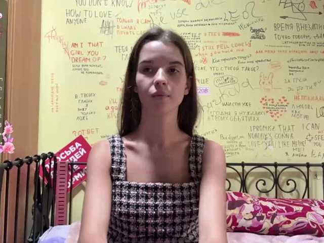 JuicyCutie live cam on BongaCams