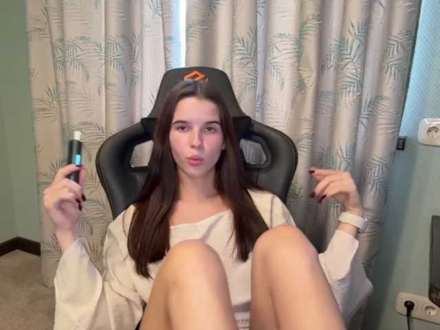 JuicyCutie live cam on BongaCams