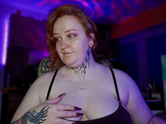 CURVYSAKURA live cam on BongaCams