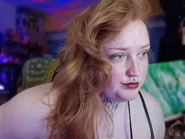 CURVYSAKURA webcam