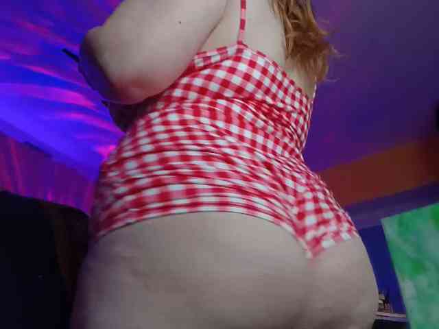 CURVYSAKURA's webcam live show