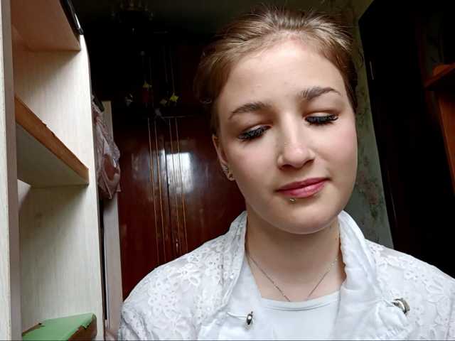 le modèle millywowa est en webcam porno dans un show sur le site bongacams, il possède les tags suivants: White/Caucasian,Brunette,Shaved
