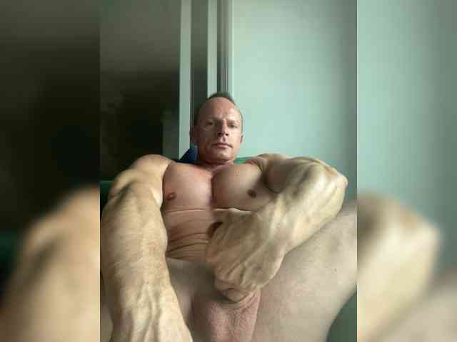 Monstermusclecock