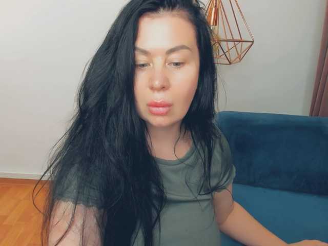BrilliantGirl live cam preview