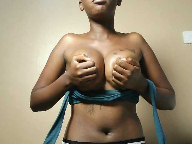 Hot-sexxy-gurl live cam on BongaCams