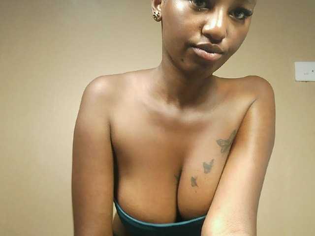 Hot-sexxy-gurl live cam on BongaCams