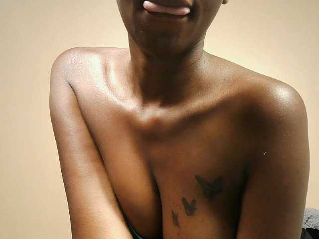 Hot-sexxy-gurl live cam on BongaCams