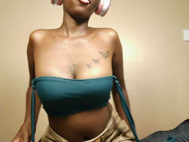 Hot-sexxy-gurl live cam on BongaCams