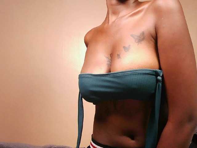 Hot-sexxy-gurl live cam on BongaCams
