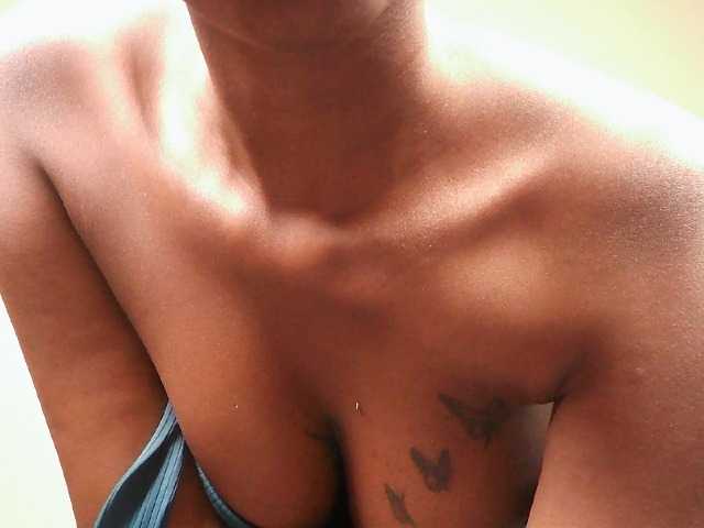 Hot-sexxy-gurl live cam on BongaCams