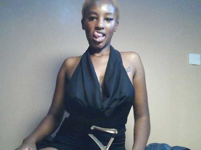 Hot-sexxy-gurl live cam on BongaCams