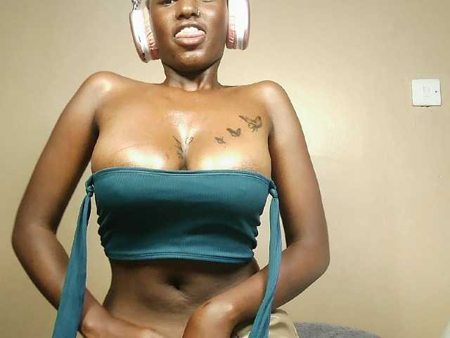 Hot-sexxy-gurl live cam on BongaCams