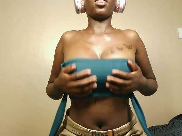 Hot-sexxy-gurl live cam on BongaCams