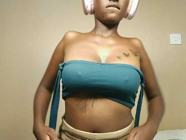 Hot-sexxy-gurl live cam on BongaCams