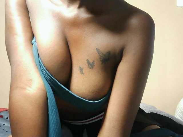 Hot-sexxy-gurl live cam on BongaCams