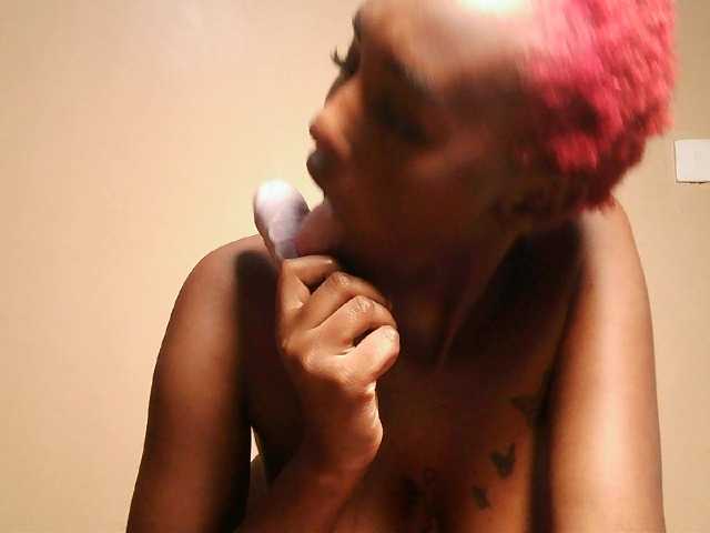 Hot-sexxy-gurl live cam on BongaCams