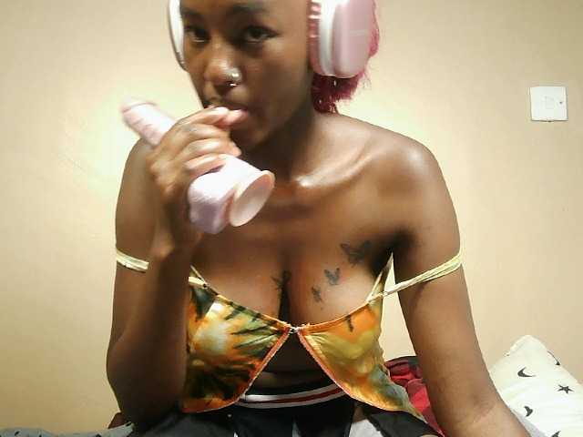 Hot-sexxy-gurl live cam on BongaCams