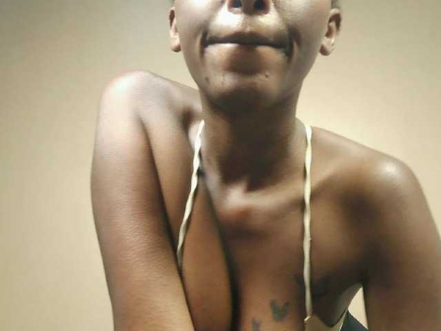Hot-sexxy-gurl live cam on BongaCams